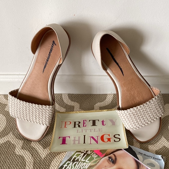 “Madewell” the “Nelda” leather  d’orsay flat; in the color pale oyster; size 8 - Picture 12 of 16